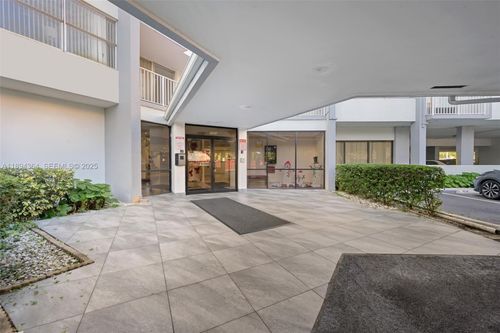 501e-1300 Ne Miami Gardens Dr, Miami, FL, 33179 | Card Image