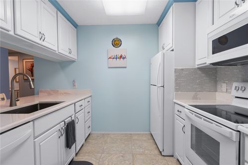 apt-203-1 Plantation Dr, Vero Beach, FL, 32966-8260 | Card Image