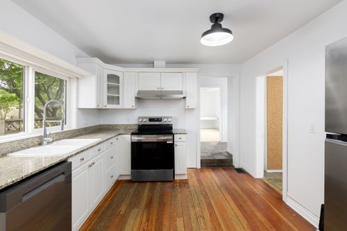 213 Fifth Ave, New Westminster, BC, V3L1R5 | Card Image