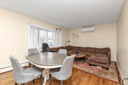 7 Vilno Ct, Huntington Station, NY, 11746-1517 | Card Image