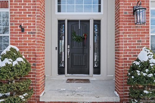 8375 Oxford Ln, Grand Blanc, MI, 48439-7450 | Card Image