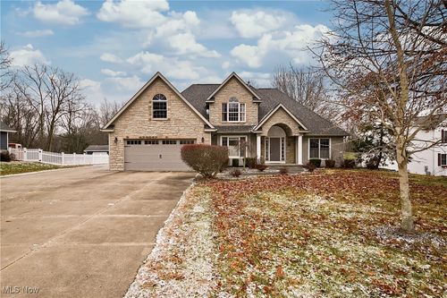 4887 Fireside Dr, Akron, OH, 44319-5066 | Card Image