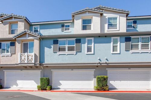 3030 Beachwood Bluff, San Diego, CA, 92117 | Card Image