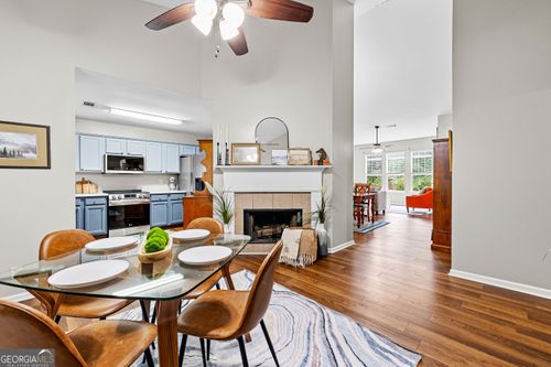 121 Meadowbrook Ln, Grantville, GA, 30220-2150 | Card Image