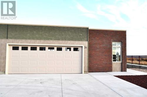 34 Palisades Way Ne, Medicine Hat, AB, T1C2B4 | Card Image