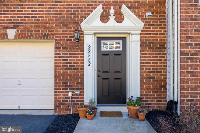 22862 Chestnut Oak Ter, Townhouse with 3 bedrooms, 4 bathrooms and null parking in STERLING VA | Image 4