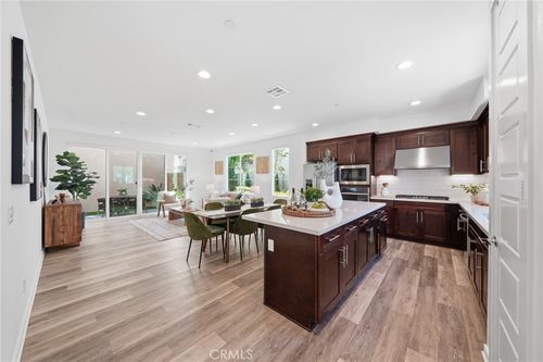 560 Cultivate, Irvine, CA, 92618 | Card Image