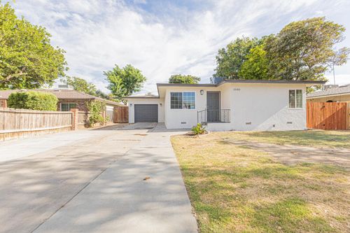 15453 W E St, Kerman, CA, 93630-1226 | Card Image