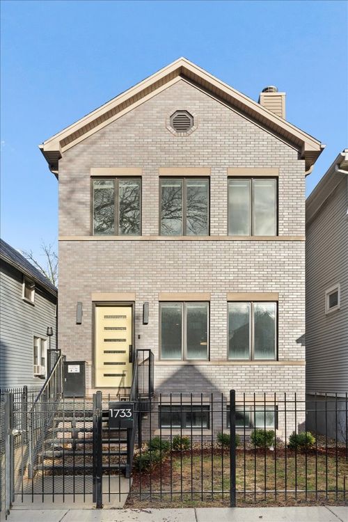 1733 Troy St, Chicago, IL, 60647-5018 | Card Image