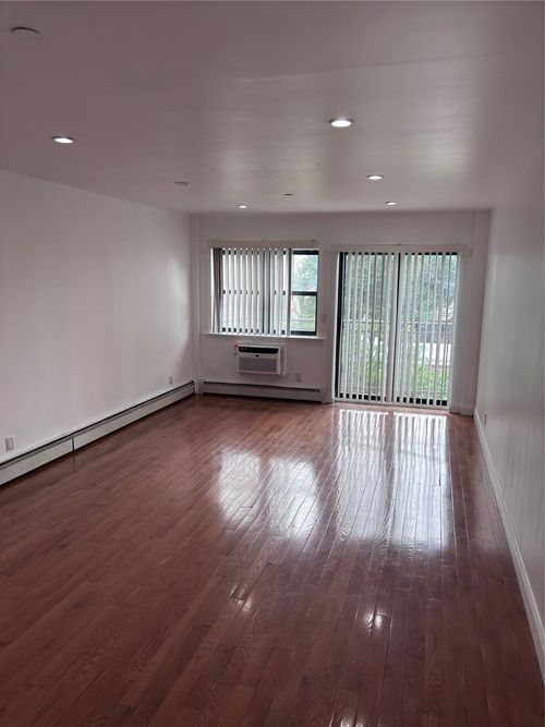 apt-4b-2716 41st Ave, Long Island City, NY, 11101-3738 | Card Image