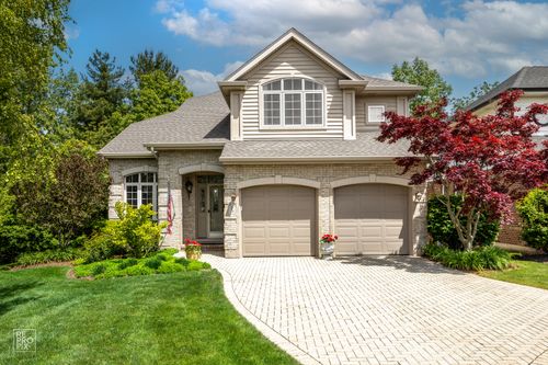 815 Emerald Ct, Willowbrook, IL, 60527-5395 | Card Image