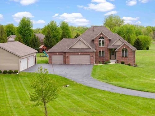 102 Westfield Rd, WINNEBAGO, IL, 61088-9743 | Card Image