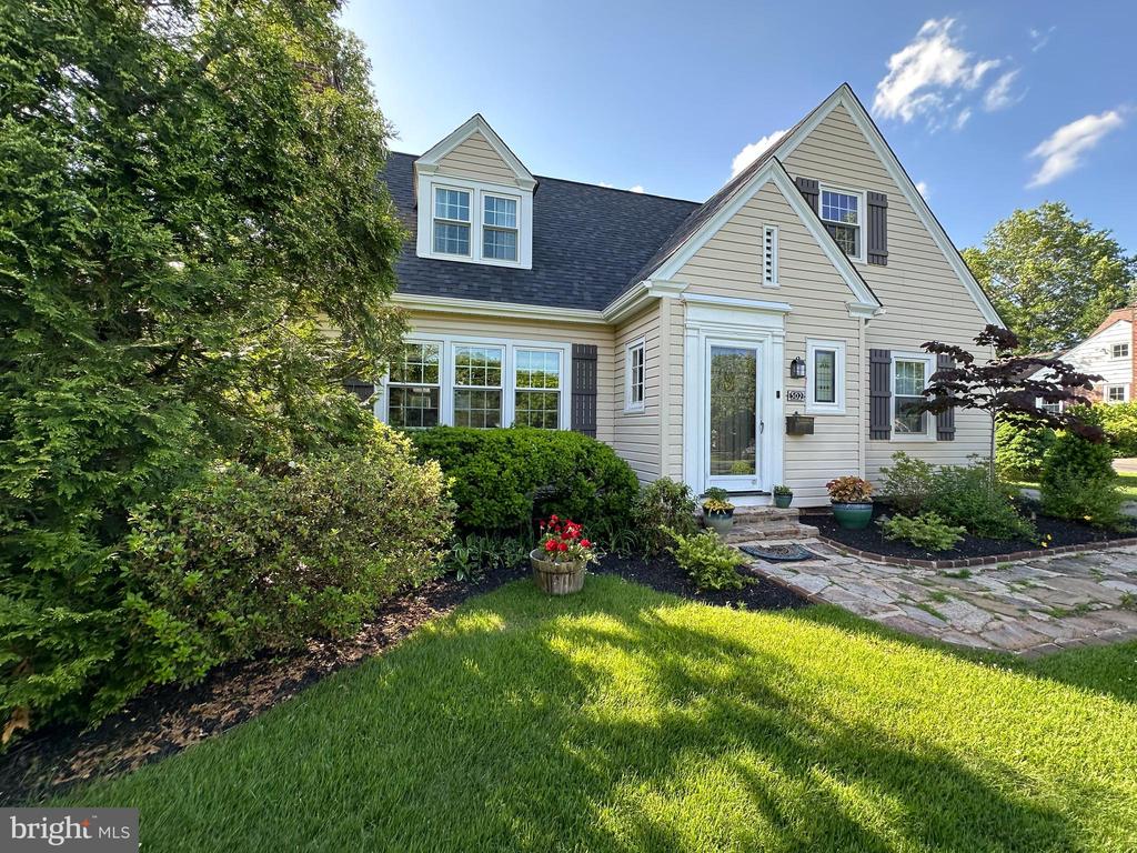 Madison Ave, Fort Washington, PA 19034