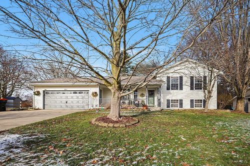 221 Glen Eagle Dr Ne, Rockford, MI, 49341-1186 | Card Image