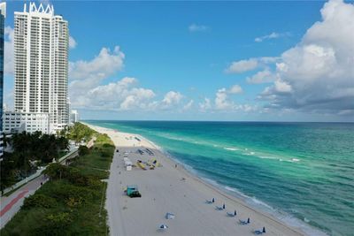 1728 - 6039 Collins Ave, Condo with 2 bedrooms, 2 bathrooms and null parking in Miami Beach FL | Image 1