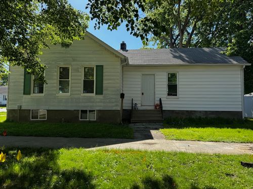 801 N Mill St, Pontiac, IL, 61764-1328 | Card Image