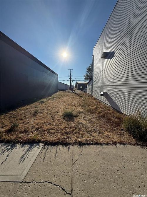 109 Main St, Kindersley, SK, S0L1S0 | Card Image