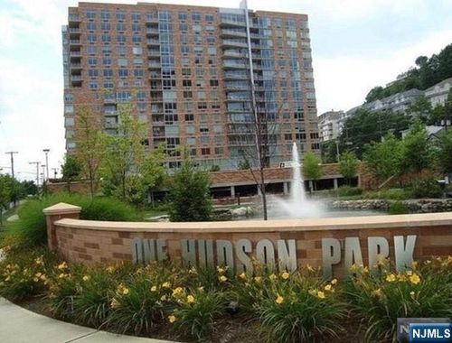 1611 Hudson Park, Edgewater, NJ, 07020-1570 | Card Image
