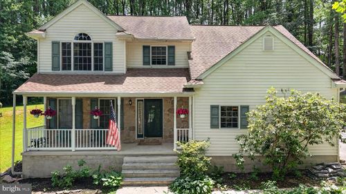 802 Hollow Rd, DELTA, PA, 17314-8931 | Card Image