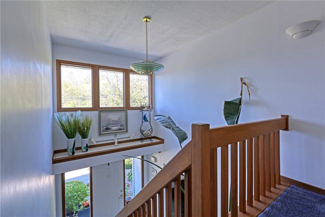 A row of windows and a ledge in the entryway provide an opportunity for more natural light and a place to decorate. | Image 20
