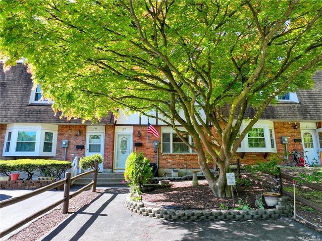 27 Roundtree Court, Townhouse with 3 bedrooms, 1 bathrooms and null parking in Beacon NY | Image 1