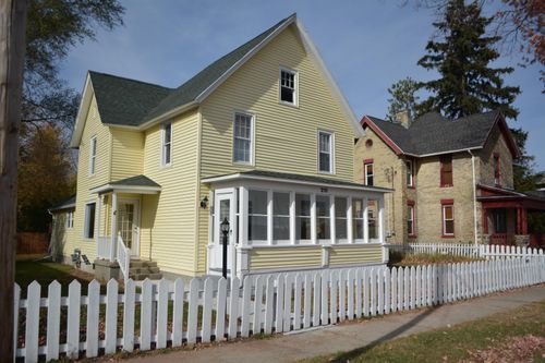 218 S Washington St, Mt. Pleasant, MI, 48858-2514 | Card Image
