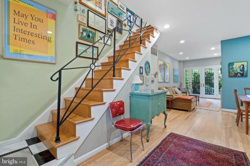 139 11th St Se, WASHINGTON, DC, 20003-3910 | Card Image