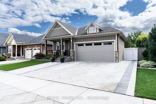 27 Hickory Ave, Saint Davids, ON, L0S1J1 | Card Image