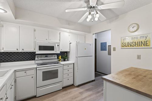110-12600 Parkwood Dr, Burnsville, MN, 55337-3628 | Card Image