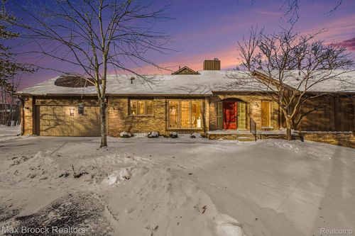 23745 Ravineview Ct, Bingham Farms, MI, 48025-4648 | Card Image