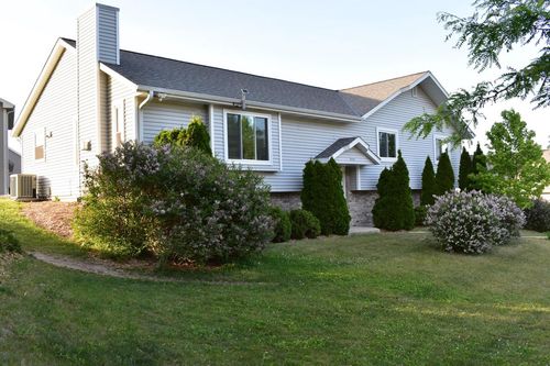 1524 E Monroe Avenue, Hartford, WI, 53027 | Card Image