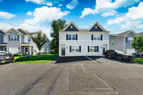 909 Still Waters Ln, PENNSBURG, PA, 18073-1535 | Card Image