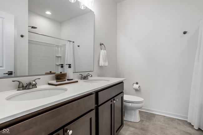 Hall bathroom (upstairs) | Image 28