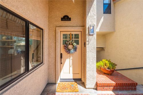 4 Santa Cruz Ct, Manhattan Beach, CA, 90266-7214 | Card Image