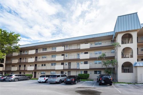 402-6061 N Falls Circle Dr, Lauderhill, FL, 33319-6830 | Card Image