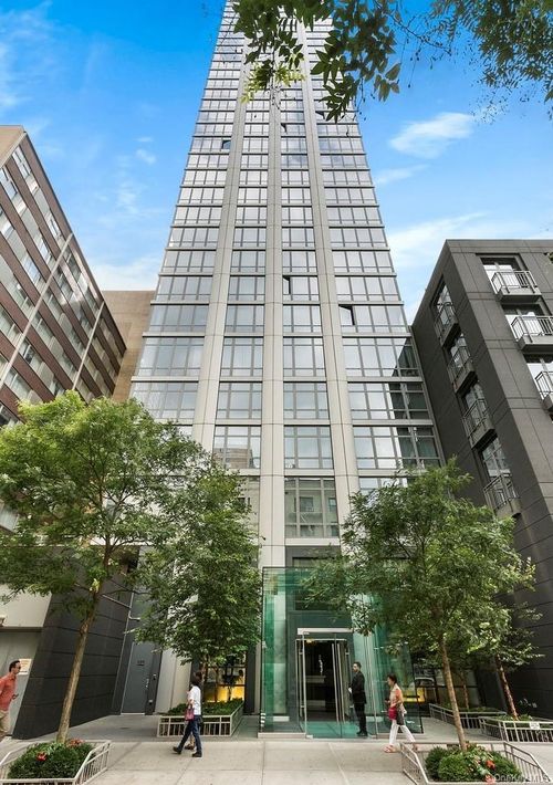 35a-310 W 52nd St, New York, NY, 10019-6380 | Card Image