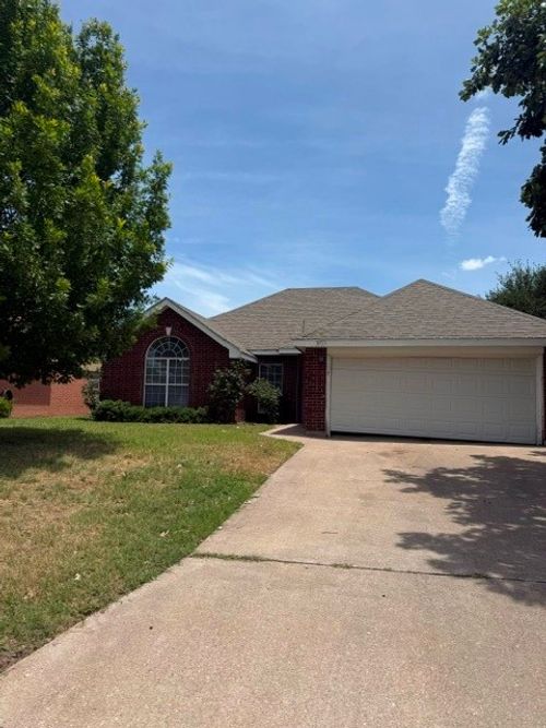 3933 Wake Forest Ln, Abilene, TX, 79602-8425 | Card Image