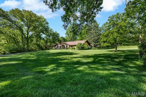 1 Huntleigh Trails Lane, St Louis, MO, 63131 | Card Image