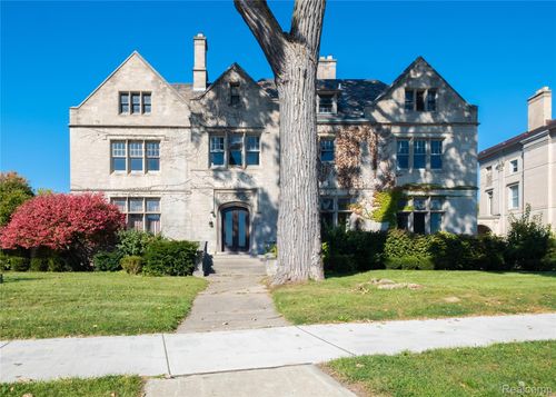 8445 E Jefferson Avenue, Detroit, MI, 48214 | Card Image