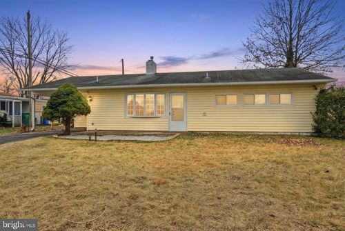 8 Starlight Ln, Levittown, PA, 19055-2215 | Card Image