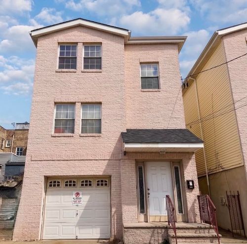 2-152 Van Winkle Ave, Jersey City, NJ, 07306-3815 | Card Image