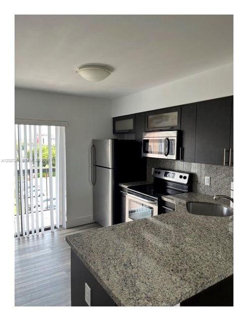 407-5400 W 21st Ct, Hialeah, FL, 33016-7043 | Card Image