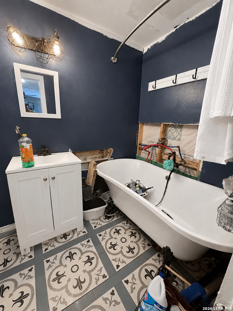 Residential in Lakehills 5