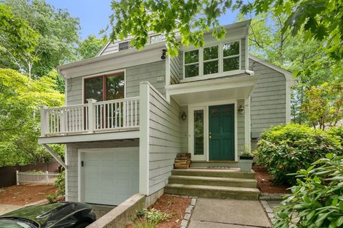 29 Wainwright Rd, Winchester, MA, 01890-2370 | Card Image