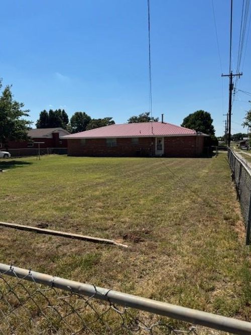 610 N Locust St, Seiling, OK, 73663-6349 | Card Image