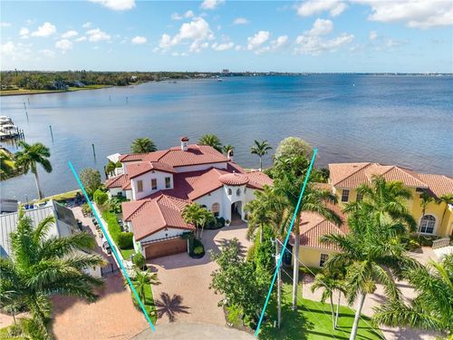911 Aqua Ln, FORT MYERS, FL, 33919-1802 | Card Image