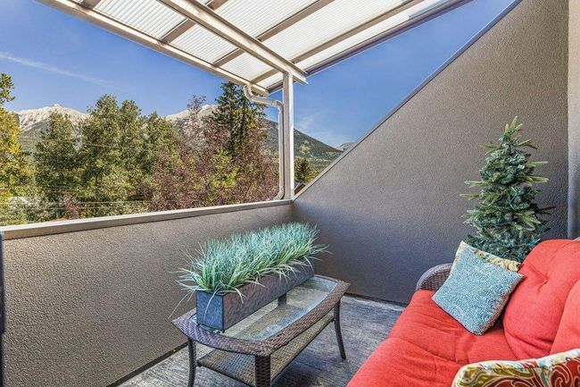 930 9 St, House other with 8 bedrooms, 7 bathrooms and 4 parking in Canmore AB | Image 36