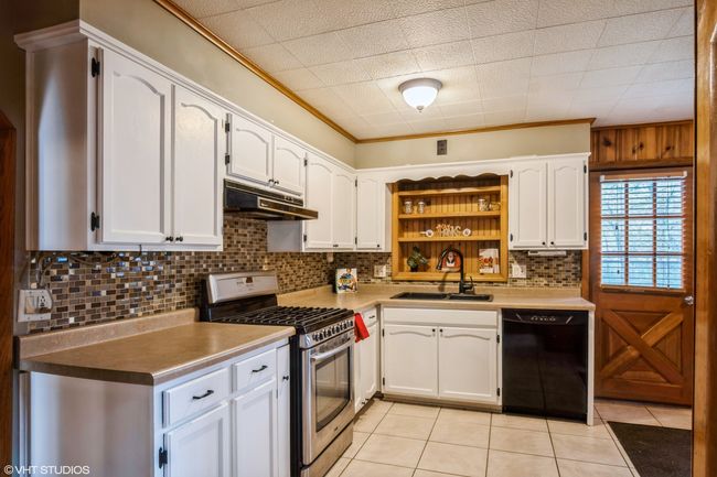 3137 Peoria St, House other with 3 bedrooms, 2 bathrooms and 6 parking in Steger IL | Image 5