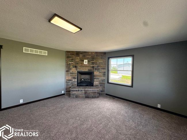 19229 Highway 5, Home with 4 bedrooms, 2 bathrooms and 2 parking in Centerville IA | Image 54