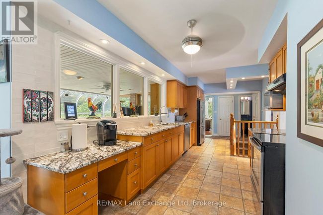 14519 Elginfield Rd, House other with 3 bedrooms, 3 bathrooms and 10 parking in Lucan ON | Image 16